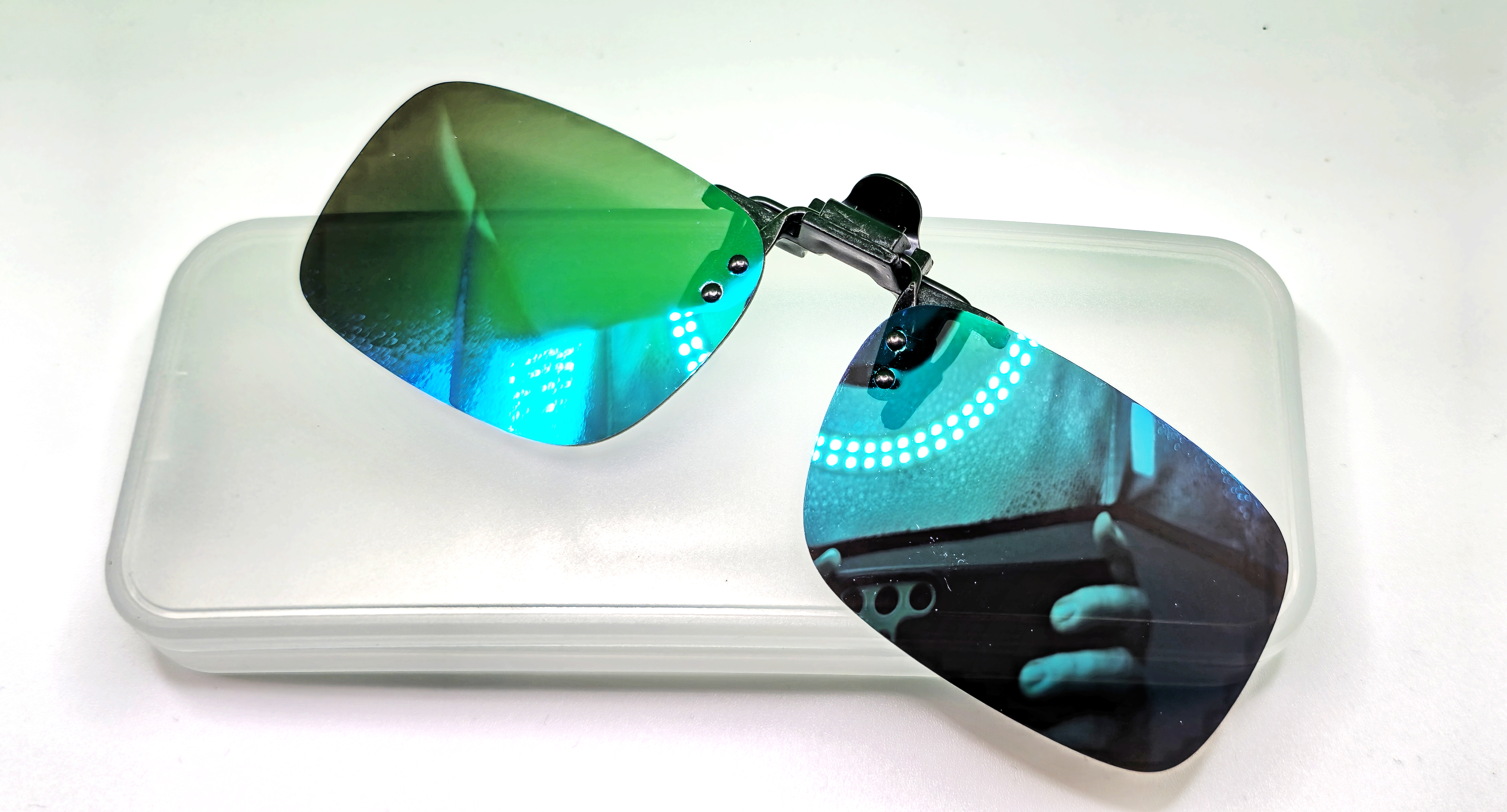 Polarizační klips Nakida T-143 MGP - zrcadlově zelený, 60x41mm