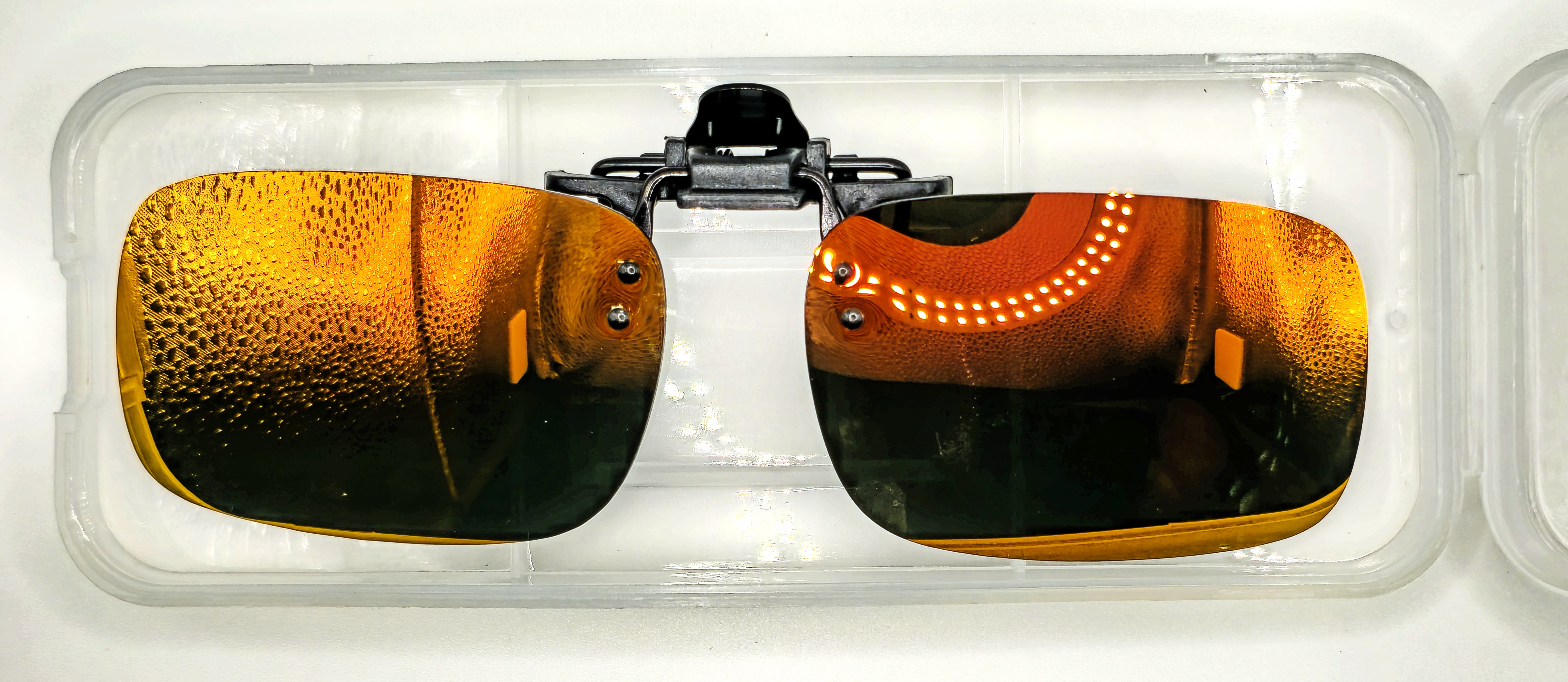 Polarizační klips Nakida T-143 MRP - zrcadlově červený, 60x41mm